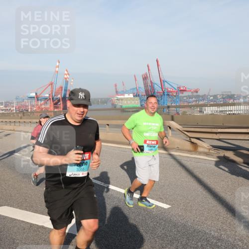 03.10.2025 - Köhlbrandbrückenlauf Yannick Fuchs http://msf.ph/oto/9183024 03.10.2025 09:02:05 Position 2 3355, 3588, 118 meine-sportfotos.de