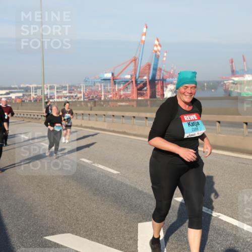 03.10.2025 - Köhlbrandbrückenlauf Yannick Fuchs http://msf.ph/oto/9183051 03.10.2025 09:02:08 Position 2 2288 meine-sportfotos.de