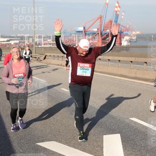 03.10.2025 - Köhlbrandbrückenlauf Yannick Fuchs http://msf.ph/oto/9183088 03.10.2025 09:02:13 Position 2 2418 meine-sportfotos.de