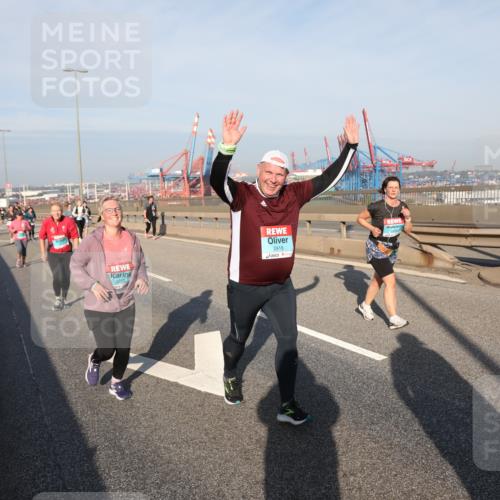 03.10.2025 - Köhlbrandbrückenlauf Yannick Fuchs http://msf.ph/oto/9183097 03.10.2025 09:02:14 Position 2 2418 meine-sportfotos.de