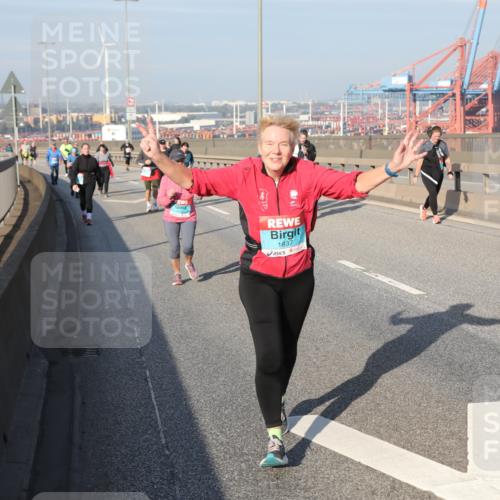 03.10.2025 - Köhlbrandbrückenlauf Yannick Fuchs http://msf.ph/oto/9183106 03.10.2025 09:02:15 Position 2 1837 meine-sportfotos.de