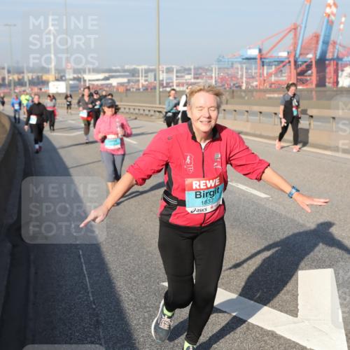 03.10.2025 - Köhlbrandbrückenlauf Yannick Fuchs http://msf.ph/oto/9183112 03.10.2025 09:02:16 Position 2 1837 meine-sportfotos.de