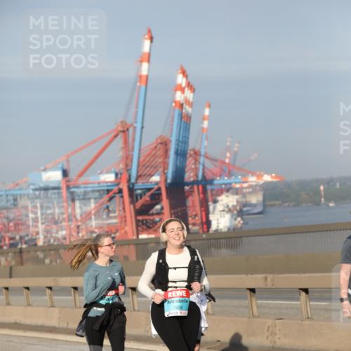 03.10.2025 - Köhlbrandbrückenlauf Yannick Fuchs http://msf.ph/oto/9183126 03.10.2025 09:02:19 Position 2 2859 meine-sportfotos.de