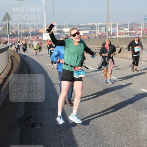 03.10.2025 - Köhlbrandbrückenlauf Yannick Fuchs http://msf.ph/oto/9183184 03.10.2025 09:02:33 Position 2 2260 meine-sportfotos.de