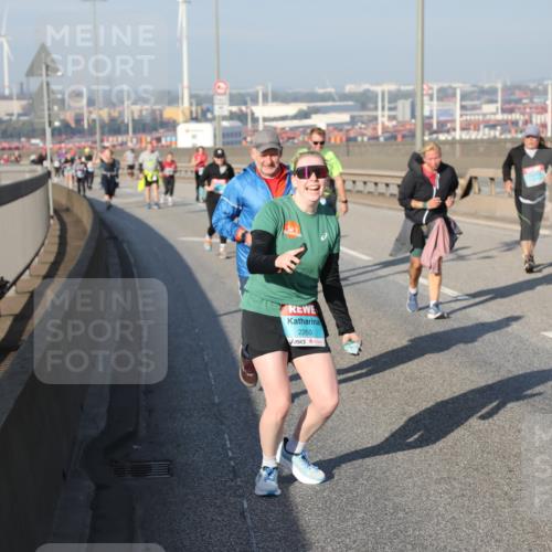 03.10.2025 - Köhlbrandbrückenlauf Yannick Fuchs http://msf.ph/oto/9183186 03.10.2025 09:02:33 Position 2 2260 meine-sportfotos.de