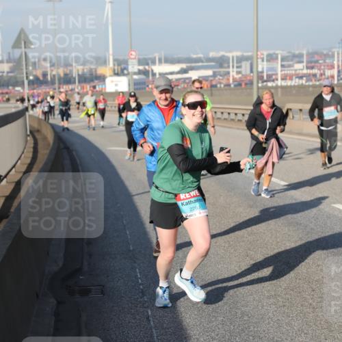 03.10.2025 - Köhlbrandbrückenlauf Yannick Fuchs http://msf.ph/oto/9183188 03.10.2025 09:02:33 Position 2 2260 meine-sportfotos.de