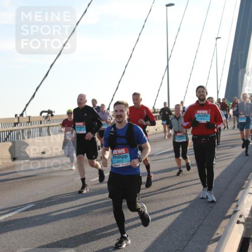 03.10.2025 - Köhlbrandbrückenlauf Yannick Fuchs http://msf.ph/oto/9183886 03.10.2025 08:31:18 Position 1 2812, 3216 meine-sportfotos.de