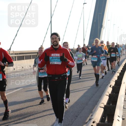 03.10.2025 - Köhlbrandbrückenlauf Yannick Fuchs http://msf.ph/oto/9183891 03.10.2025 08:31:19 Position 1 3028, 2687, 3216 meine-sportfotos.de