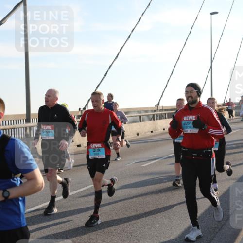 03.10.2025 - Köhlbrandbrückenlauf Yannick Fuchs http://msf.ph/oto/9183893 03.10.2025 08:31:20 Position 1 2812, 1848, 3028, 3216 meine-sportfotos.de