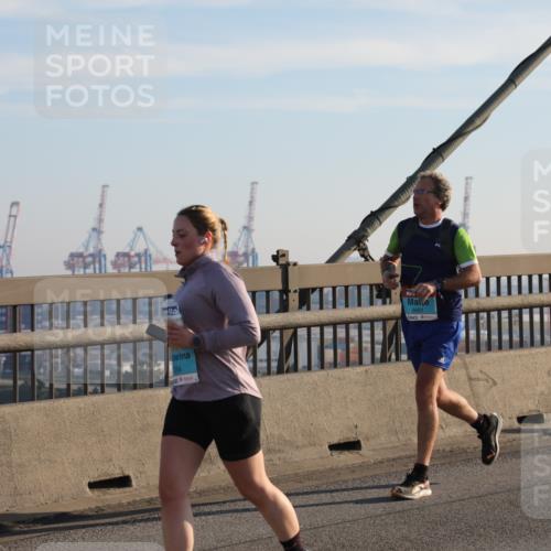 03.10.2025 - Köhlbrandbrückenlauf Yannick Fuchs http://msf.ph/oto/9183921 03.10.2025 08:31:22 Position 1 1154, 3691 meine-sportfotos.de