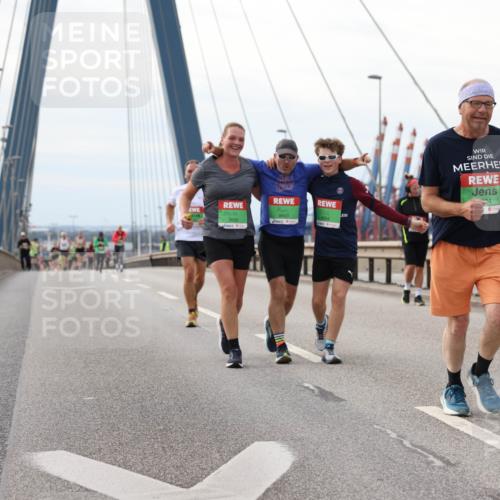 03.10.2025 - Köhlbrandbrückenlauf Lena Gebhardt http://msf.ph/oto/9205915 03.10.2025 16:02:58 Position 2 9693, 24, 9692, 9214 meine-sportfotos.de