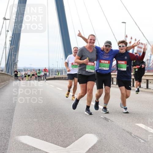 03.10.2025 - Köhlbrandbrückenlauf Lena Gebhardt http://msf.ph/oto/9205917 03.10.2025 16:02:58 Position 2 9694, 9693, 9692, 8624 meine-sportfotos.de