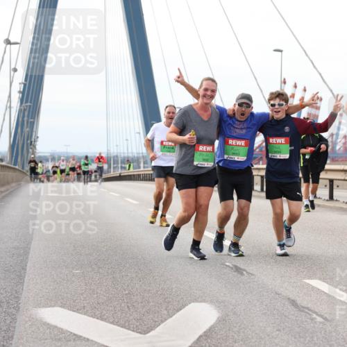 03.10.2025 - Köhlbrandbrückenlauf Lena Gebhardt http://msf.ph/oto/9205918 03.10.2025 16:02:58 Position 2 9693, 1, 9694, 9692, 8624 meine-sportfotos.de