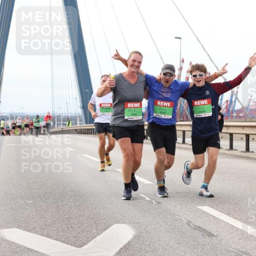 03.10.2025 - Köhlbrandbrückenlauf Lena Gebhardt http://msf.ph/oto/9205920 03.10.2025 16:02:59 Position 2 9692, 9693, 9694 meine-sportfotos.de