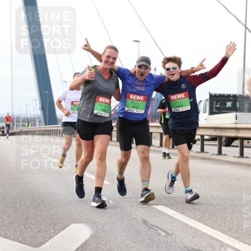 03.10.2025 - Köhlbrandbrückenlauf Lena Gebhardt http://msf.ph/oto/9205923 03.10.2025 16:02:59 Position 2 9693, 9694, 9692, 8624 meine-sportfotos.de