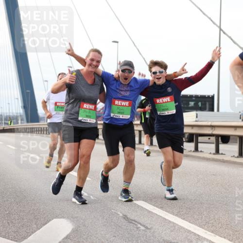 03.10.2025 - Köhlbrandbrückenlauf Lena Gebhardt http://msf.ph/oto/9205925 03.10.2025 16:02:59 Position 2 9692, 9693, 9694, 8624 meine-sportfotos.de