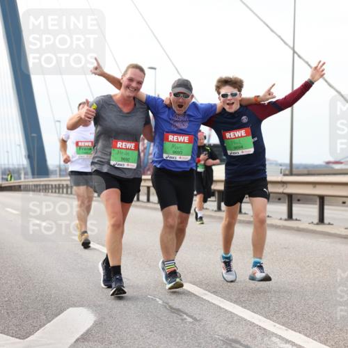 03.10.2025 - Köhlbrandbrückenlauf Lena Gebhardt http://msf.ph/oto/9205929 03.10.2025 16:02:59 Position 2 9692, 9693, 9694 meine-sportfotos.de