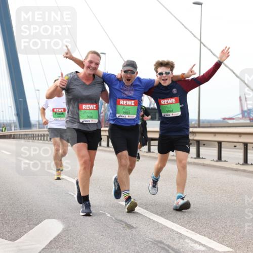 03.10.2025 - Köhlbrandbrückenlauf Lena Gebhardt http://msf.ph/oto/9205931 03.10.2025 16:02:59 Position 2 9692, 9693, 9694 meine-sportfotos.de