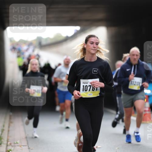 05.10.2025 - 20. swb-Marathon Bremen Michael Strokosch http://msf.ph/oto/9205950 05.10.2025 10:45:04 Laufen 1078, 11201 meine-sportfotos.de