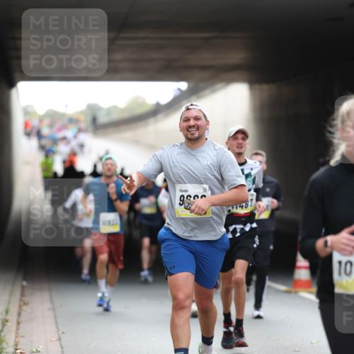 05.10.2025 - 20. swb-Marathon Bremen Michael Strokosch http://msf.ph/oto/9205958 05.10.2025 10:45:07 Laufen 02493, 10, 010 meine-sportfotos.de