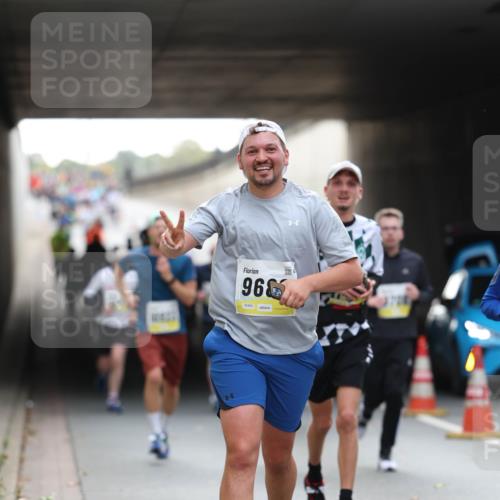 05.10.2025 - 20. swb-Marathon Bremen Michael Strokosch http://msf.ph/oto/9205961 05.10.2025 10:45:08 Laufen 968, 02493 meine-sportfotos.de