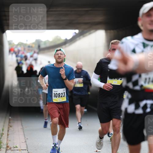 05.10.2025 - 20. swb-Marathon Bremen Michael Strokosch http://msf.ph/oto/9205965 05.10.2025 10:45:10 Laufen 10923 meine-sportfotos.de