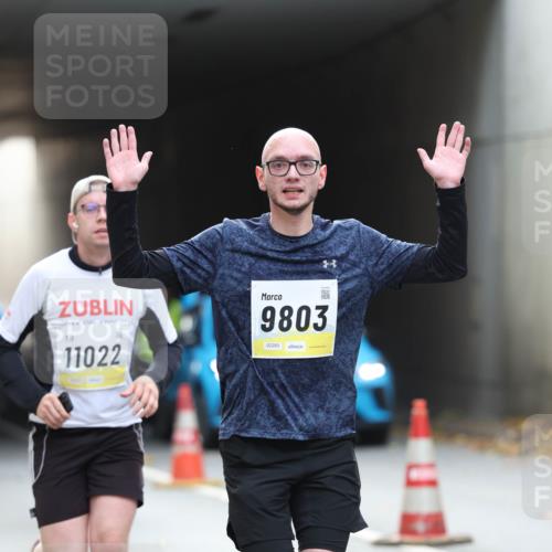 05.10.2025 - 20. swb-Marathon Bremen Michael Strokosch http://msf.ph/oto/9205977 05.10.2025 10:45:14 Laufen 11022, 9803, 02293 meine-sportfotos.de