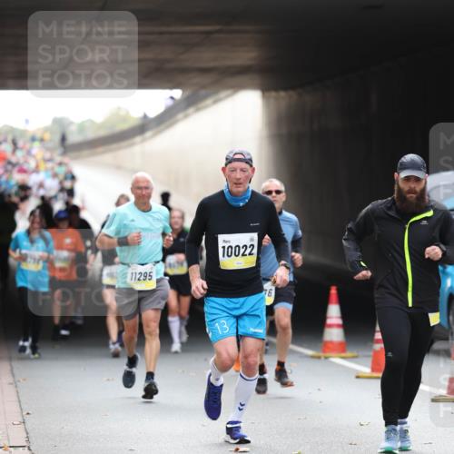 05.10.2025 - 20. swb-Marathon Bremen Michael Strokosch http://msf.ph/oto/9205981 05.10.2025 10:45:16 Laufen 11295, 10022, 13, 6 meine-sportfotos.de