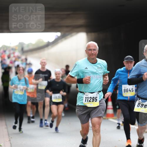 05.10.2025 - 20. swb-Marathon Bremen Michael Strokosch http://msf.ph/oto/9205983 05.10.2025 10:45:19 Laufen 20, 11295, 9645, 886 meine-sportfotos.de