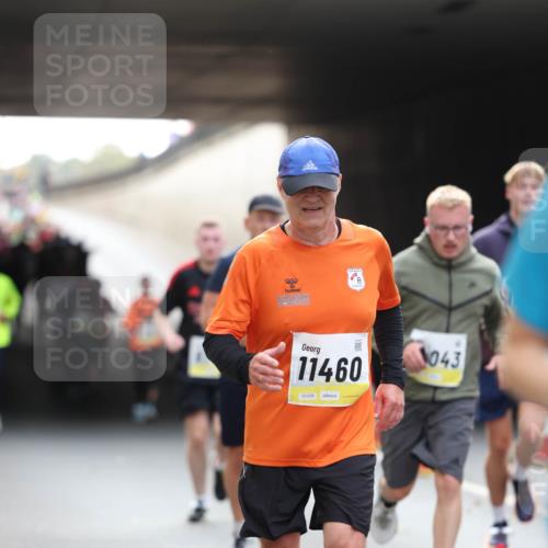05.10.2025 - 20. swb-Marathon Bremen Michael Strokosch http://msf.ph/oto/9205989 05.10.2025 10:45:25 Laufen 11460, 02258, 043 meine-sportfotos.de