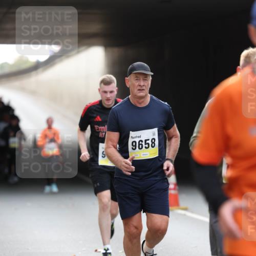 05.10.2025 - 20. swb-Marathon Bremen Michael Strokosch http://msf.ph/oto/9205992 05.10.2025 10:45:26 Laufen 9658 meine-sportfotos.de