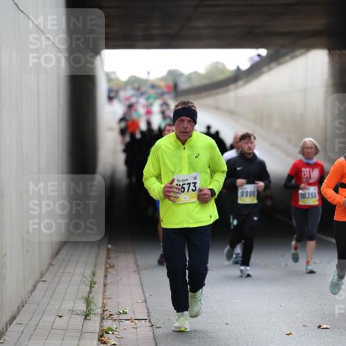 05.10.2025 - 20. swb-Marathon Bremen Michael Strokosch http://msf.ph/oto/9205997 05.10.2025 10:45:31 Laufen 573, 9986, 10356 meine-sportfotos.de