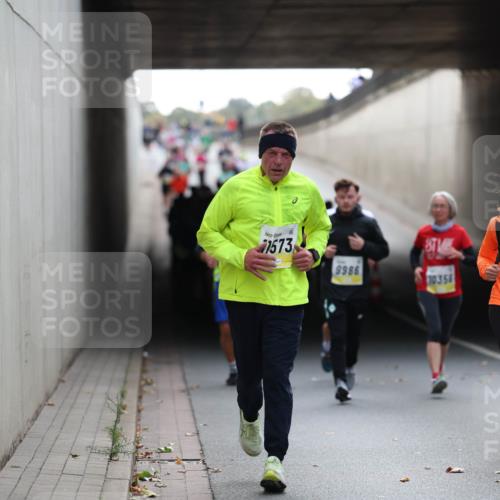 05.10.2025 - 20. swb-Marathon Bremen Michael Strokosch http://msf.ph/oto/9205998 05.10.2025 10:45:31 Laufen 1573, 9986, 10356 meine-sportfotos.de