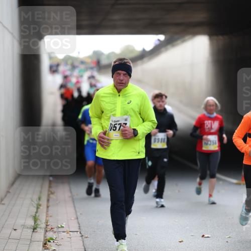05.10.2025 - 20. swb-Marathon Bremen Michael Strokosch http://msf.ph/oto/9206000 05.10.2025 10:45:32 Laufen 1157, 998, 29351 meine-sportfotos.de