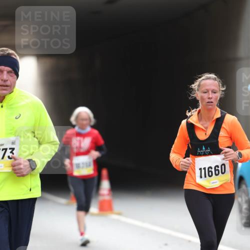 05.10.2025 - 20. swb-Marathon Bremen Michael Strokosch http://msf.ph/oto/9206005 05.10.2025 10:45:33 Laufen 573, 11660 meine-sportfotos.de