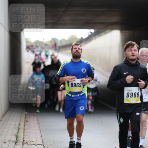 05.10.2025 - 20. swb-Marathon Bremen Michael Strokosch http://msf.ph/oto/9206007 05.10.2025 10:45:35 Laufen 9969, 10, 9986 meine-sportfotos.de