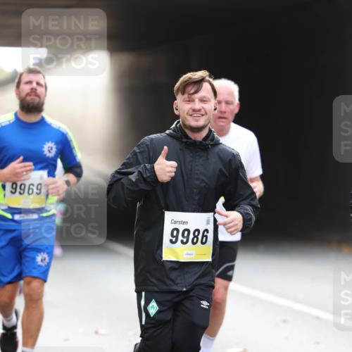 05.10.2025 - 20. swb-Marathon Bremen Michael Strokosch http://msf.ph/oto/9206009 05.10.2025 10:45:36 Laufen 9969, 9986 meine-sportfotos.de
