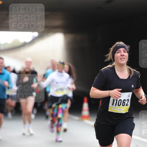05.10.2025 - 20. swb-Marathon Bremen Michael Strokosch http://msf.ph/oto/9206013 05.10.2025 10:45:39 Laufen 11062, 02500 meine-sportfotos.de