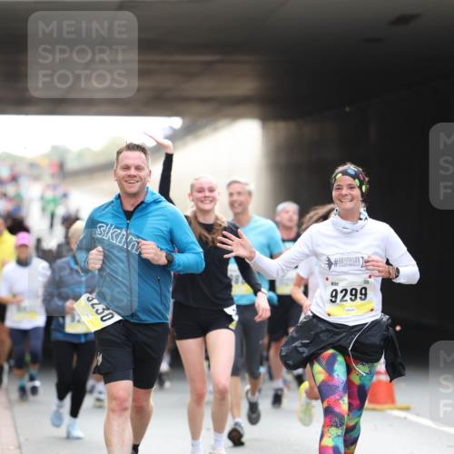 05.10.2025 - 20. swb-Marathon Bremen Michael Strokosch http://msf.ph/oto/9206017 05.10.2025 10:45:41 Laufen 9299, 3230, 11 meine-sportfotos.de