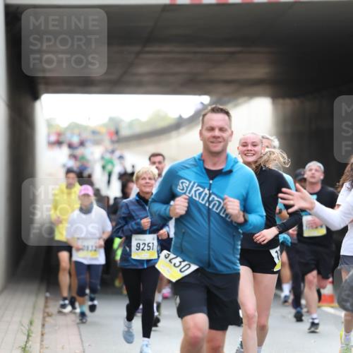 05.10.2025 - 20. swb-Marathon Bremen Michael Strokosch http://msf.ph/oto/9206018 05.10.2025 10:45:41 Laufen 9251, 230 meine-sportfotos.de