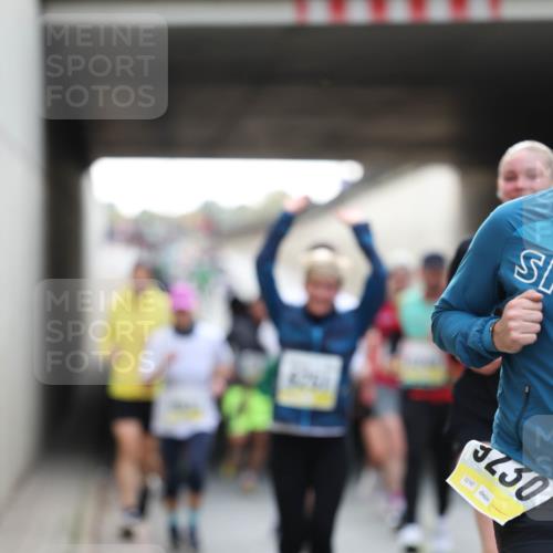 05.10.2025 - 20. swb-Marathon Bremen Michael Strokosch http://msf.ph/oto/9206021 05.10.2025 10:45:43 Laufen 3230, 02167, 2167 meine-sportfotos.de