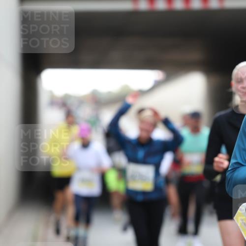 05.10.2025 - 20. swb-Marathon Bremen Michael Strokosch http://msf.ph/oto/9206022 05.10.2025 10:45:43 Laufen 02167 meine-sportfotos.de
