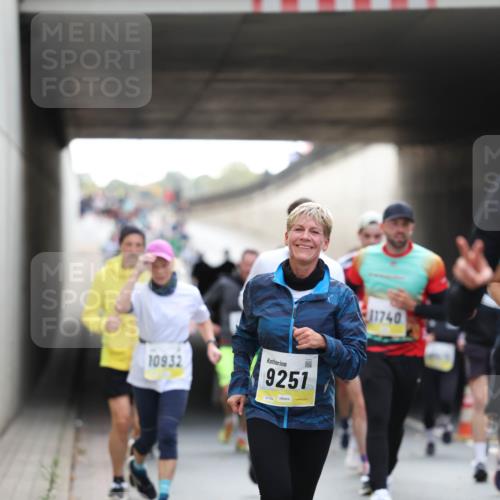 05.10.2025 - 20. swb-Marathon Bremen Michael Strokosch http://msf.ph/oto/9206023 05.10.2025 10:45:44 Laufen 10932, 9251, 11740 meine-sportfotos.de