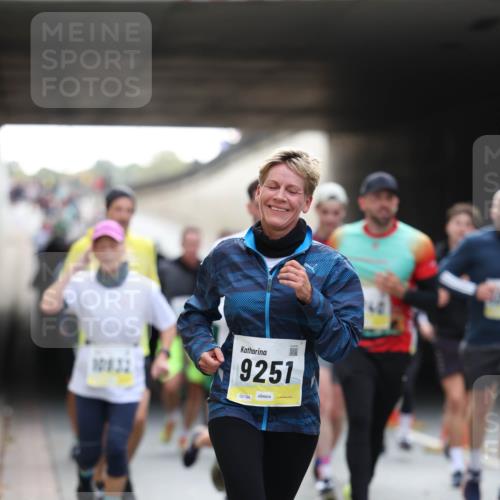05.10.2025 - 20. swb-Marathon Bremen Michael Strokosch http://msf.ph/oto/9206026 05.10.2025 10:45:44 Laufen 10832, 9251, 02194 meine-sportfotos.de