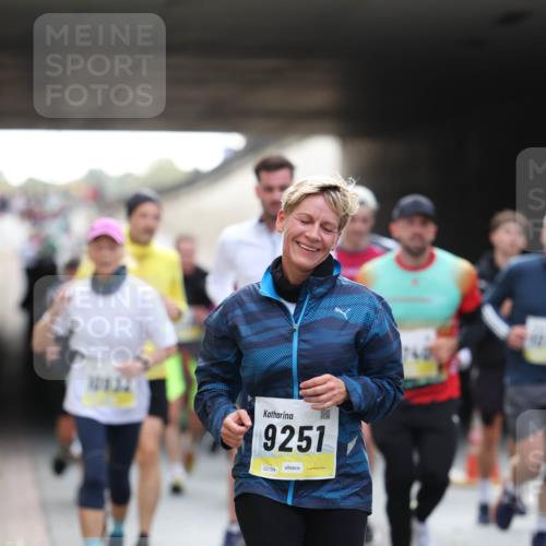 05.10.2025 - 20. swb-Marathon Bremen Michael Strokosch http://msf.ph/oto/9206027 05.10.2025 10:45:45 Laufen 10832, 9251, 02194 meine-sportfotos.de