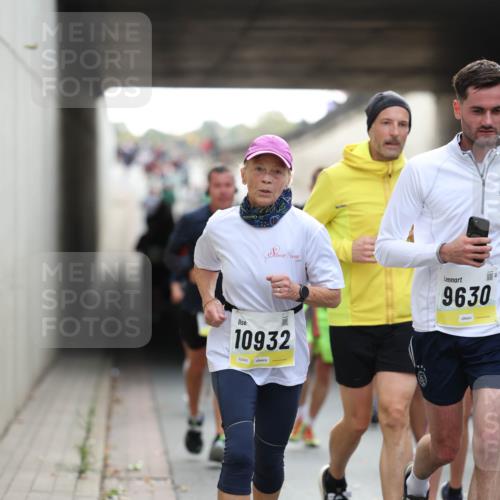05.10.2025 - 20. swb-Marathon Bremen Michael Strokosch http://msf.ph/oto/9206030 05.10.2025 10:45:46 Laufen 10932, 02443, 9630 meine-sportfotos.de