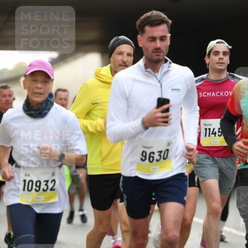 05.10.2025 - 20. swb-Marathon Bremen Michael Strokosch http://msf.ph/oto/9206031 05.10.2025 10:45:47 Laufen 10932, 9630, 1145 meine-sportfotos.de