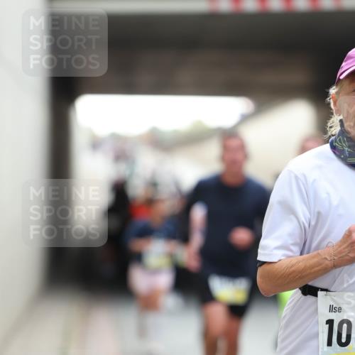 05.10.2025 - 20. swb-Marathon Bremen Michael Strokosch http://msf.ph/oto/9206033 05.10.2025 10:45:48 Laufen 10, 02443 meine-sportfotos.de