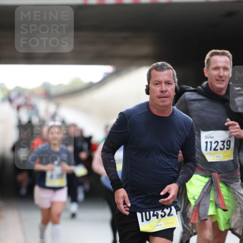 05.10.2025 - 20. swb-Marathon Bremen Michael Strokosch http://msf.ph/oto/9206034 05.10.2025 10:45:49 Laufen 10432, 11239 meine-sportfotos.de