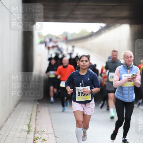 05.10.2025 - 20. swb-Marathon Bremen Michael Strokosch http://msf.ph/oto/9206036 05.10.2025 10:45:50 Laufen 915, 341 meine-sportfotos.de